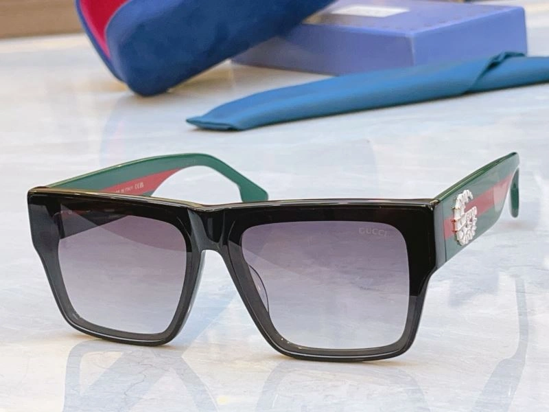 Elegant Gucci Sunglasses 279842