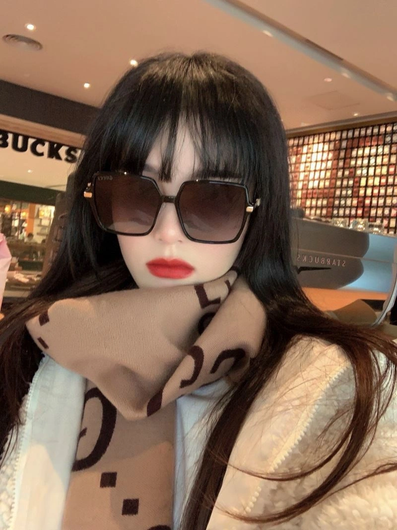 Vibrant Gucci Sunglasses 279846