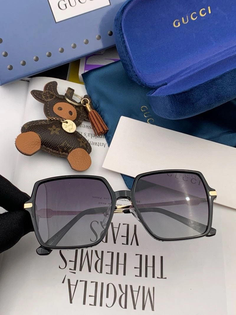 Vibrant Gucci Sunglasses 279846