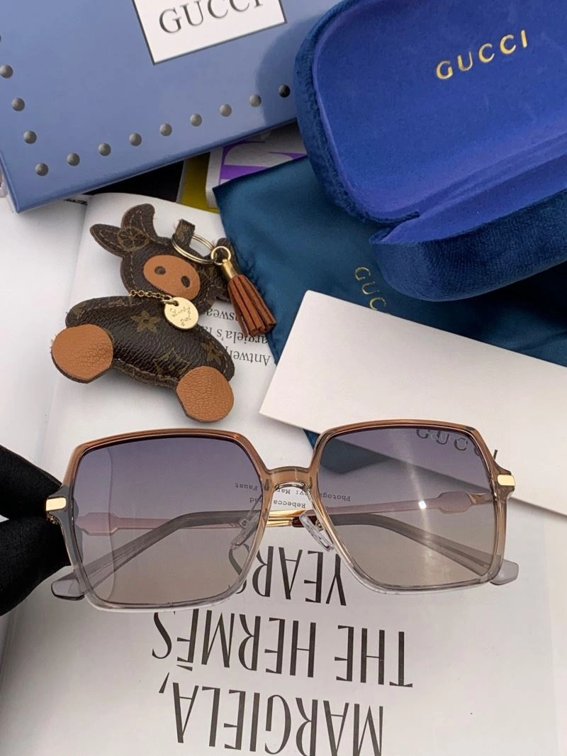 Vibrant Gucci Sunglasses 279846