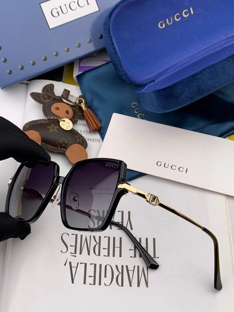 Vibrant Gucci Sunglasses 279846