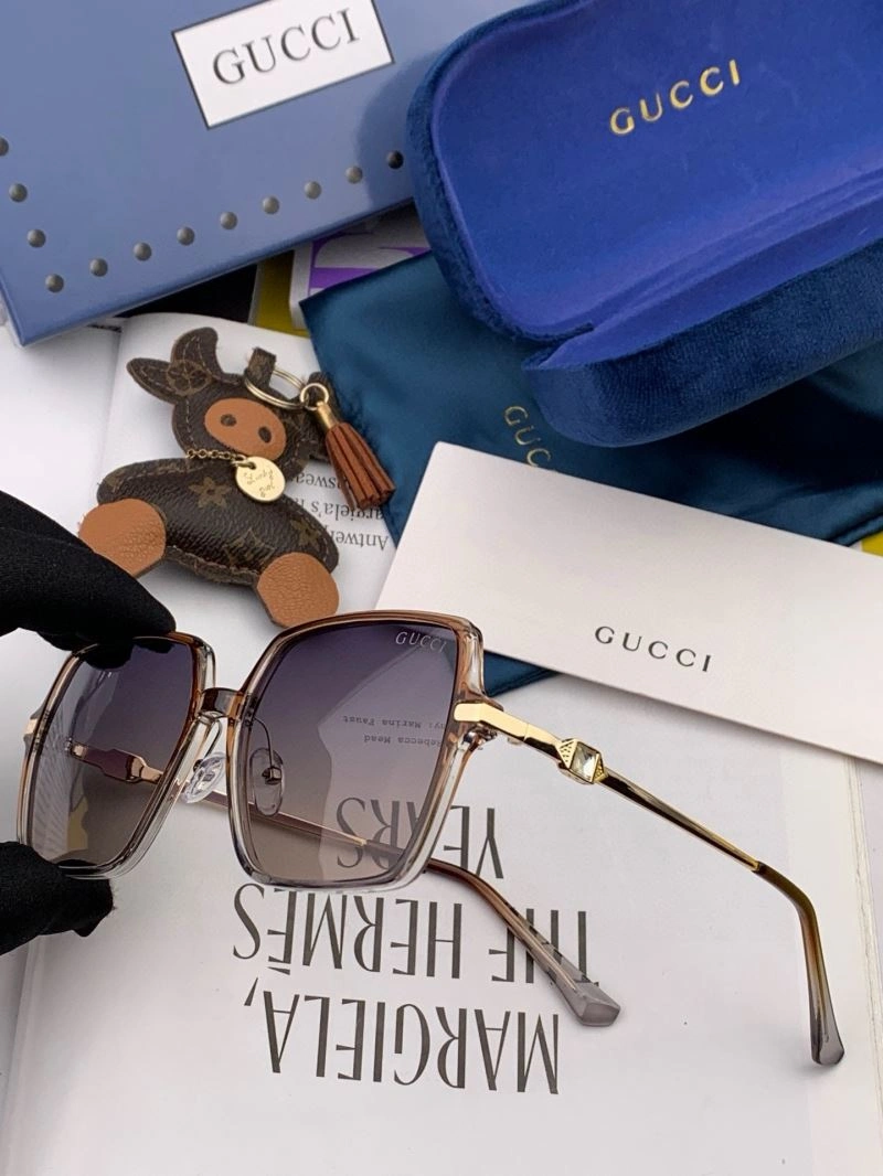 Vibrant Gucci Sunglasses 279846
