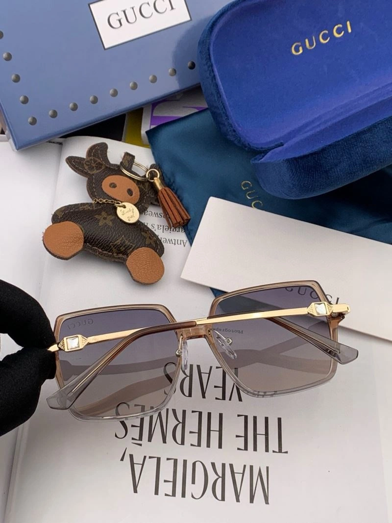 Vibrant Gucci Sunglasses 279846