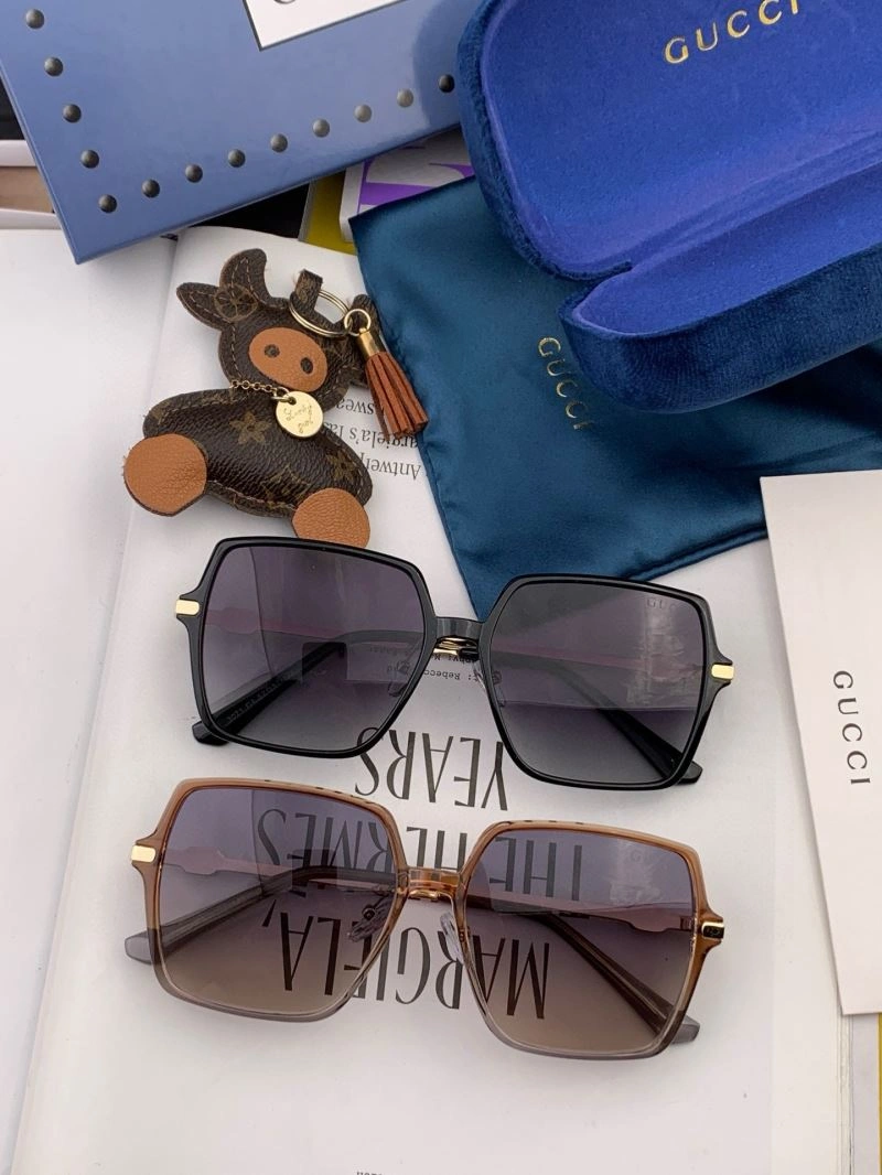 Vibrant Gucci Sunglasses 279846