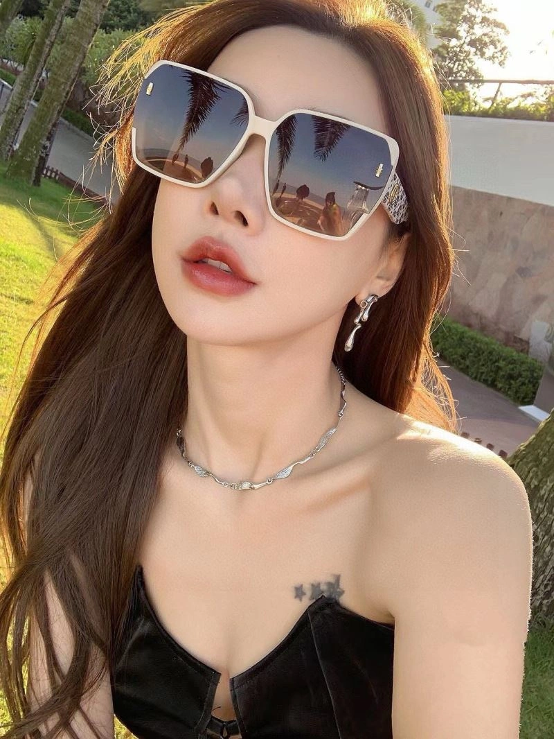 Trendsetting Gucci Sunglasses 279847