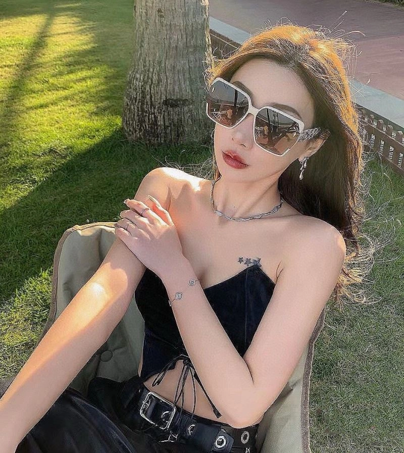 Trendsetting Gucci Sunglasses 279847