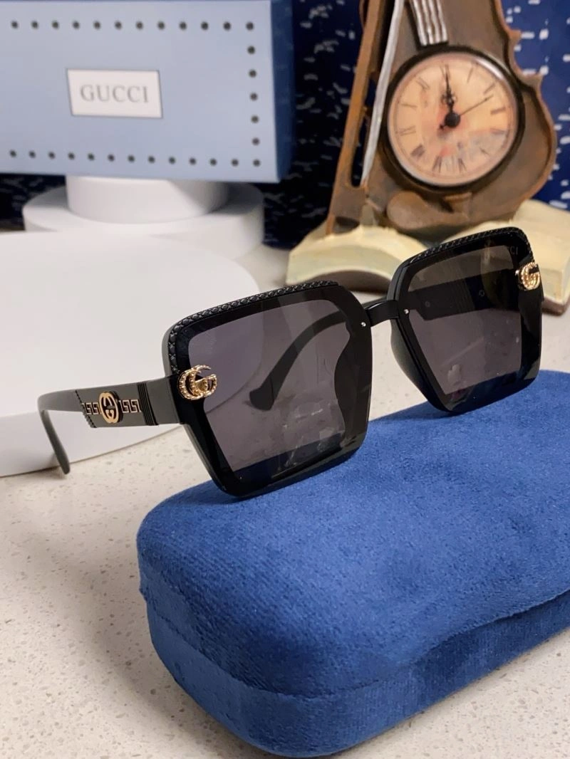 Minimalist Gucci Sunglasses 279830