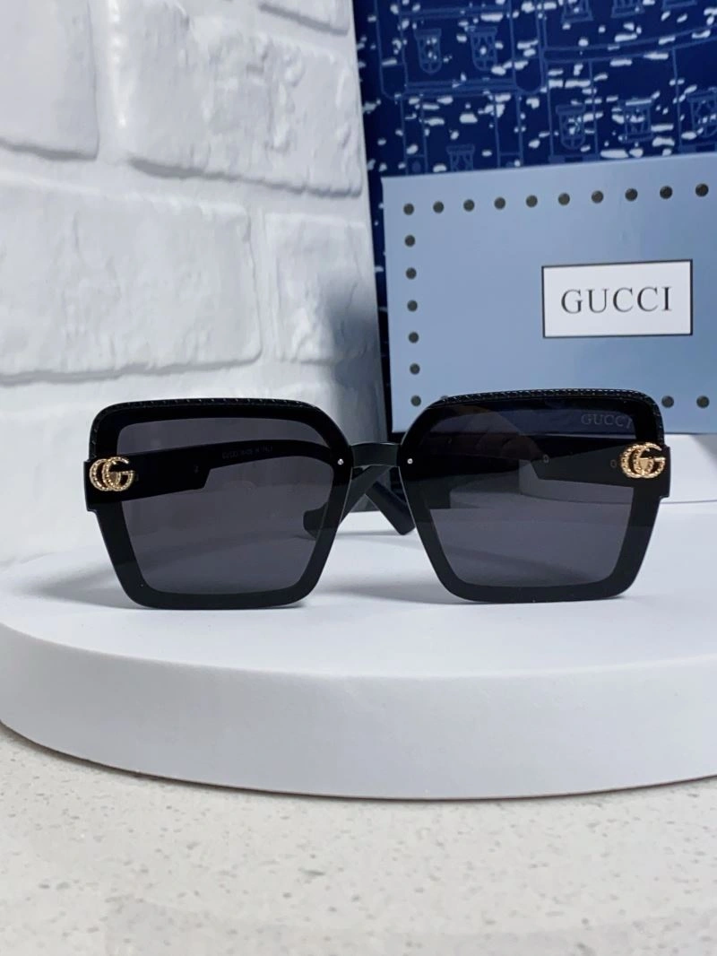 Minimalist Gucci Sunglasses 279830