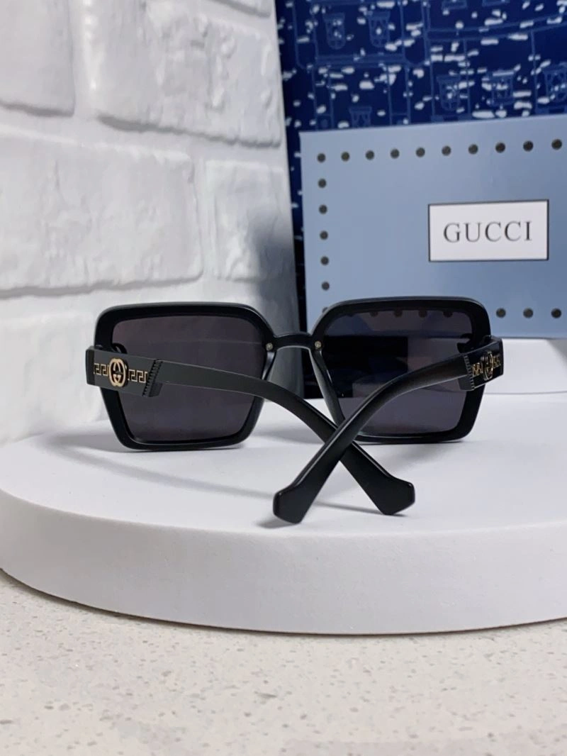 Minimalist Gucci Sunglasses 279830