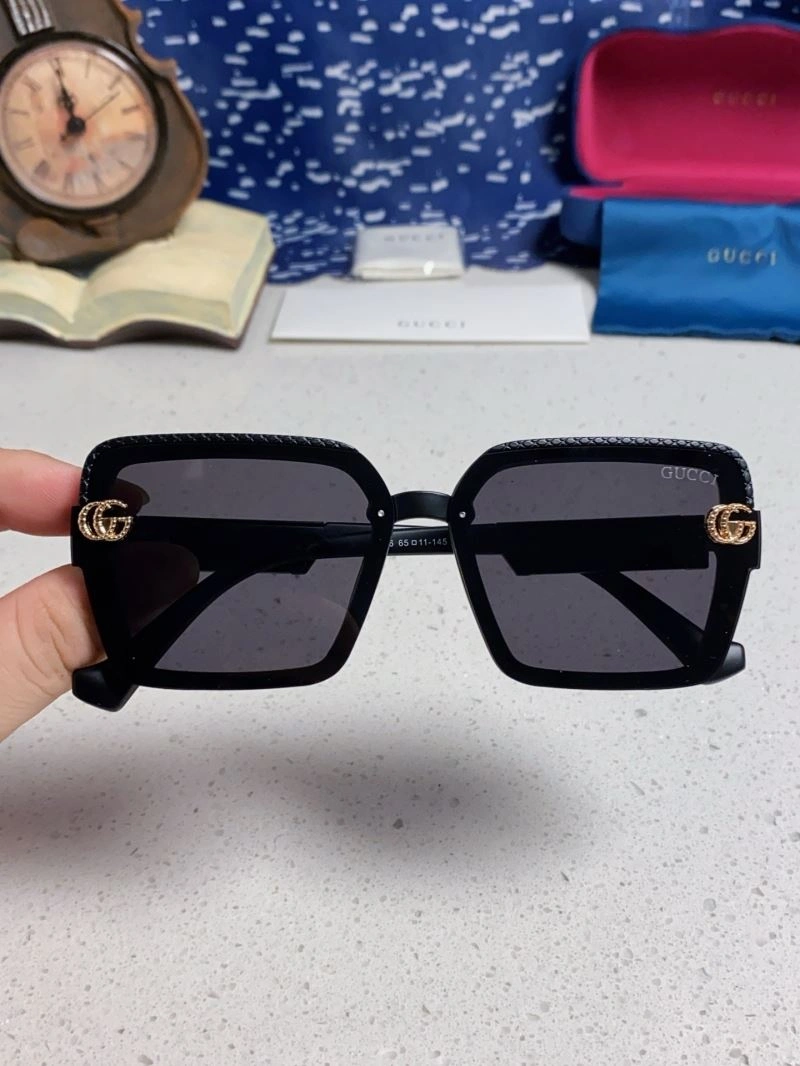 Minimalist Gucci Sunglasses 279830