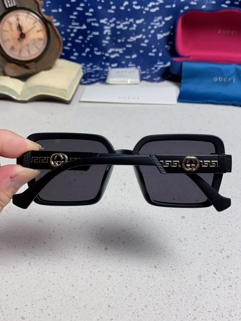 Minimalist Gucci Sunglasses 279830