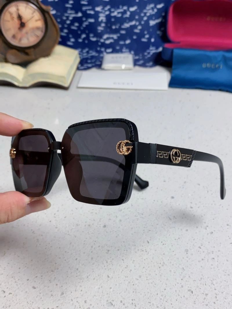 Minimalist Gucci Sunglasses 279830