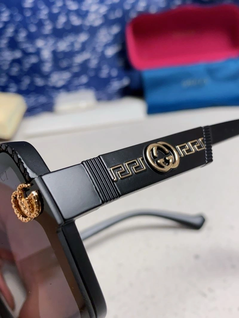 Minimalist Gucci Sunglasses 279830