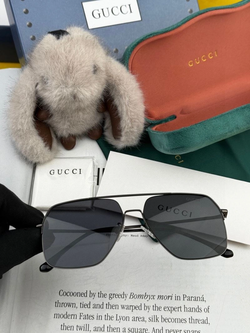 Resilient Gucci Sunglasses 279826