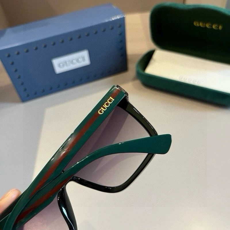 Gucci Sunglasses Casual 279784