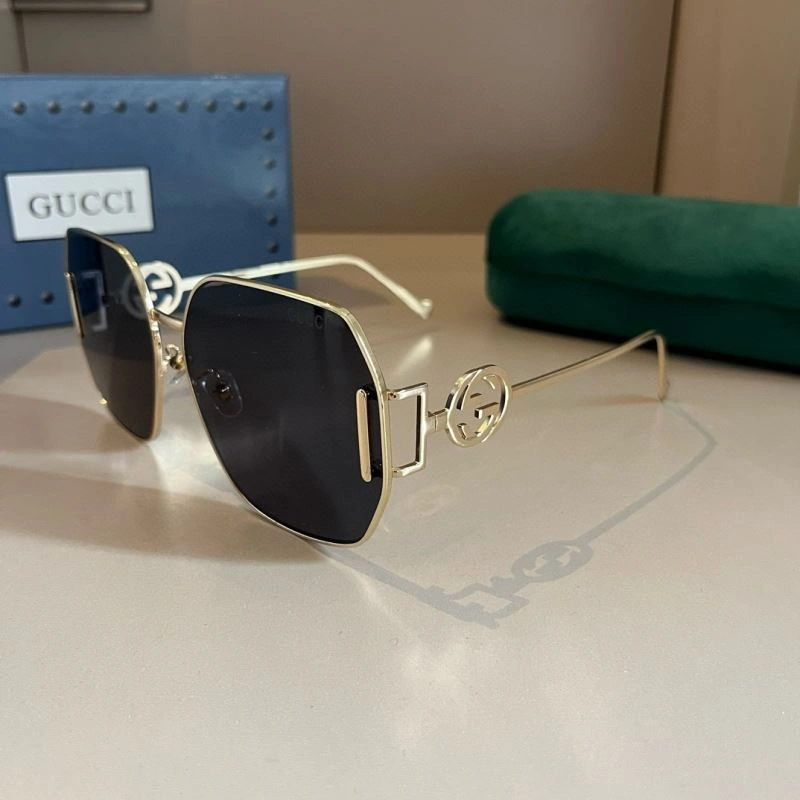Gucci Sunglasses Classic 279785