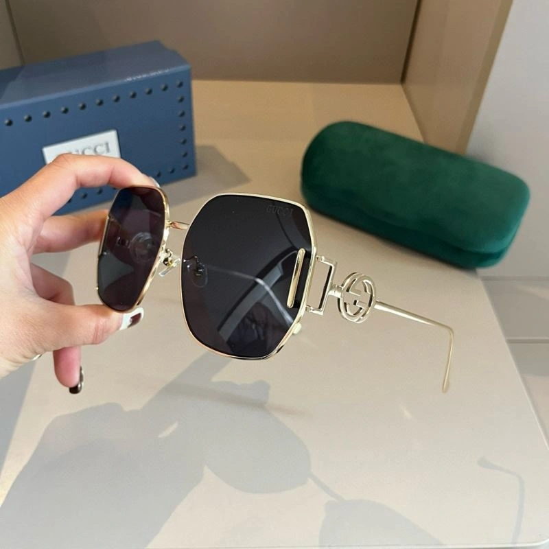 Gucci Sunglasses Classic 279785