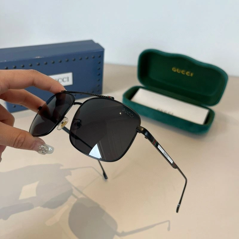 Sporty Gucci Sunglasses 279756