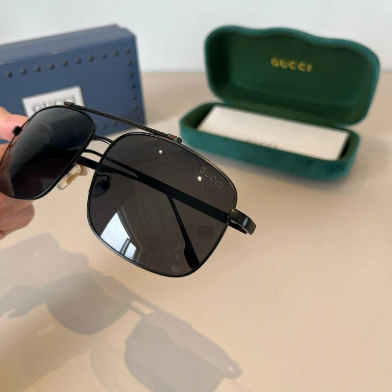 Sporty Gucci Sunglasses 279756