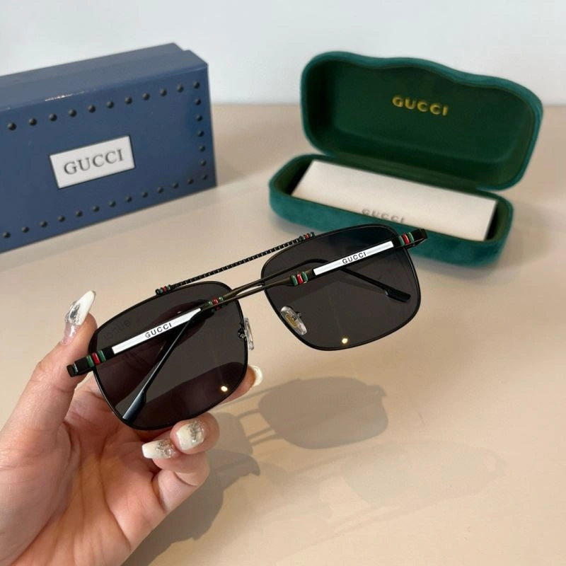 Sporty Gucci Sunglasses 279756