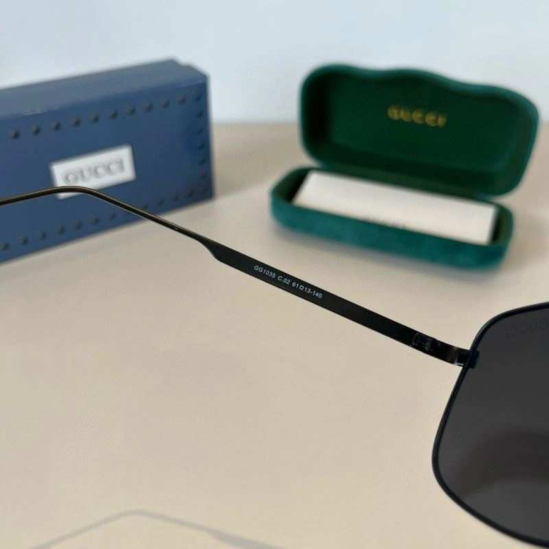 Sporty Gucci Sunglasses 279756