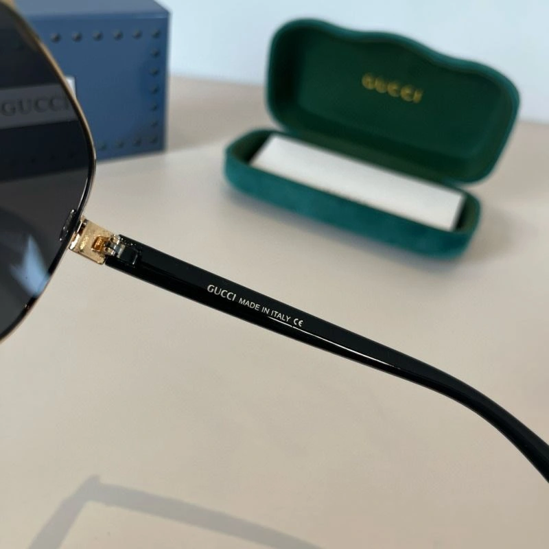 Gucci Sunglasses FashionForward 279771