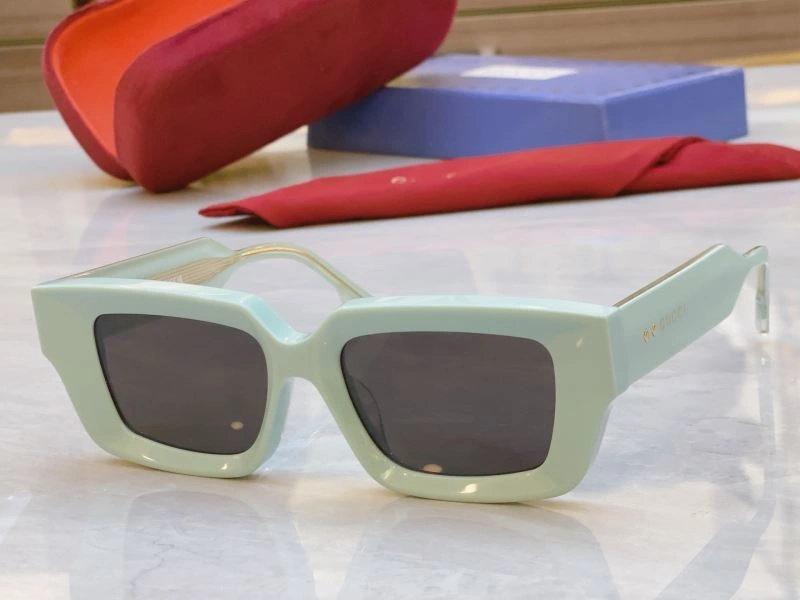 Gucci Sunglasses Lightweight 279763