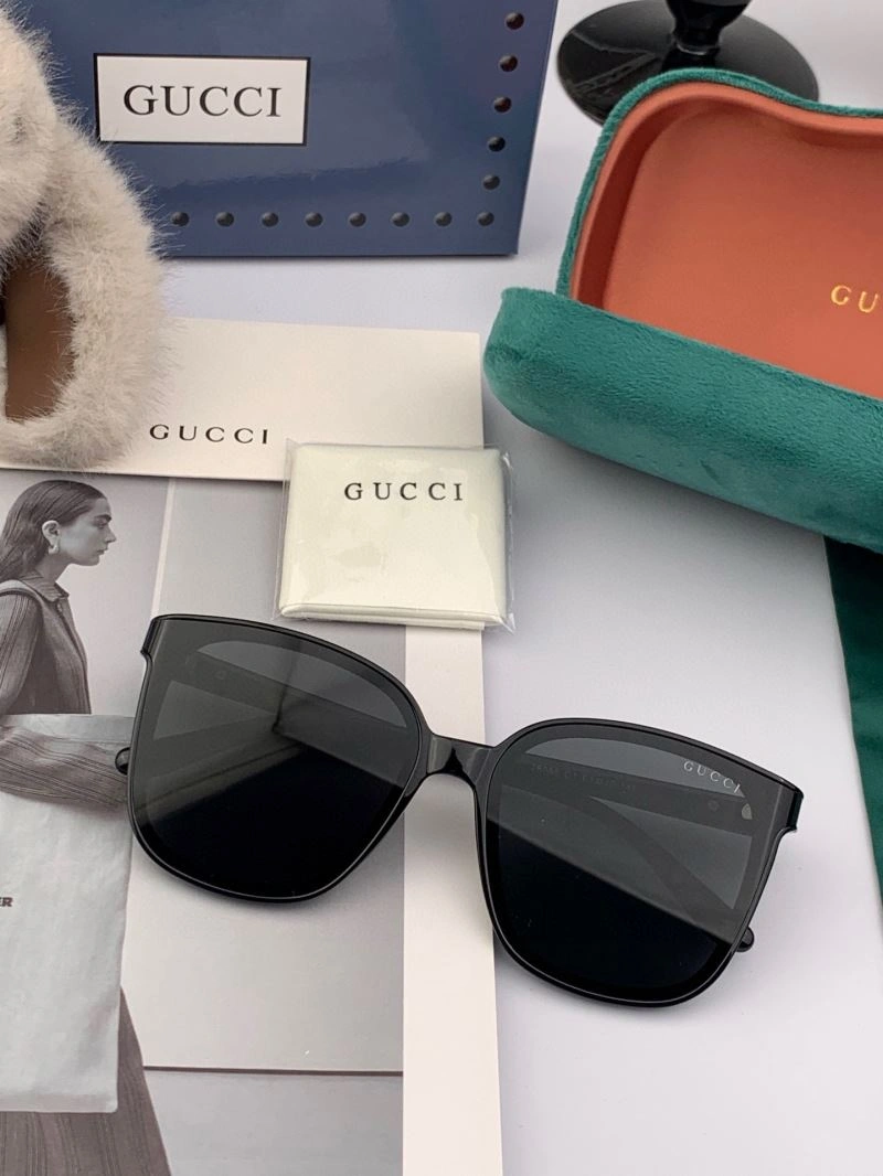 Sleek Gucci Sunglasses 279750
