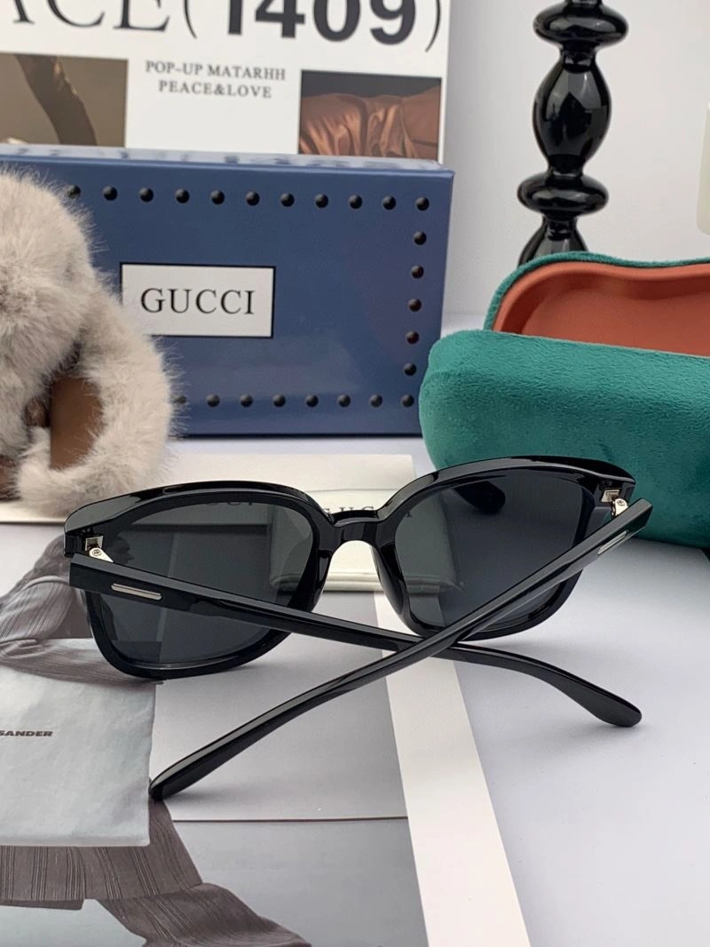 Sleek Gucci Sunglasses 279750