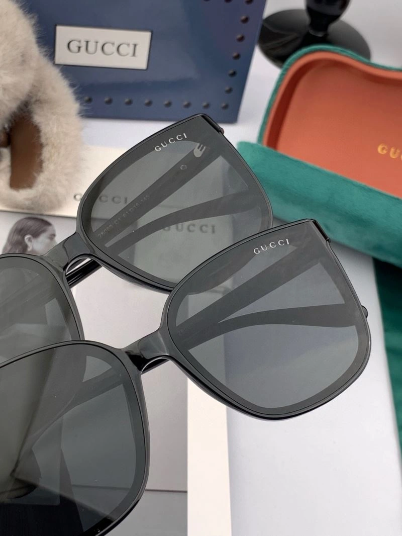 Sleek Gucci Sunglasses 279750
