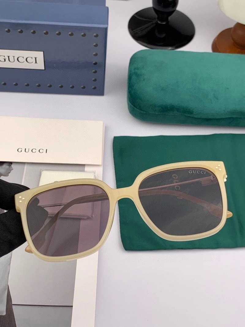 Casual Gucci Sunglasses 279748