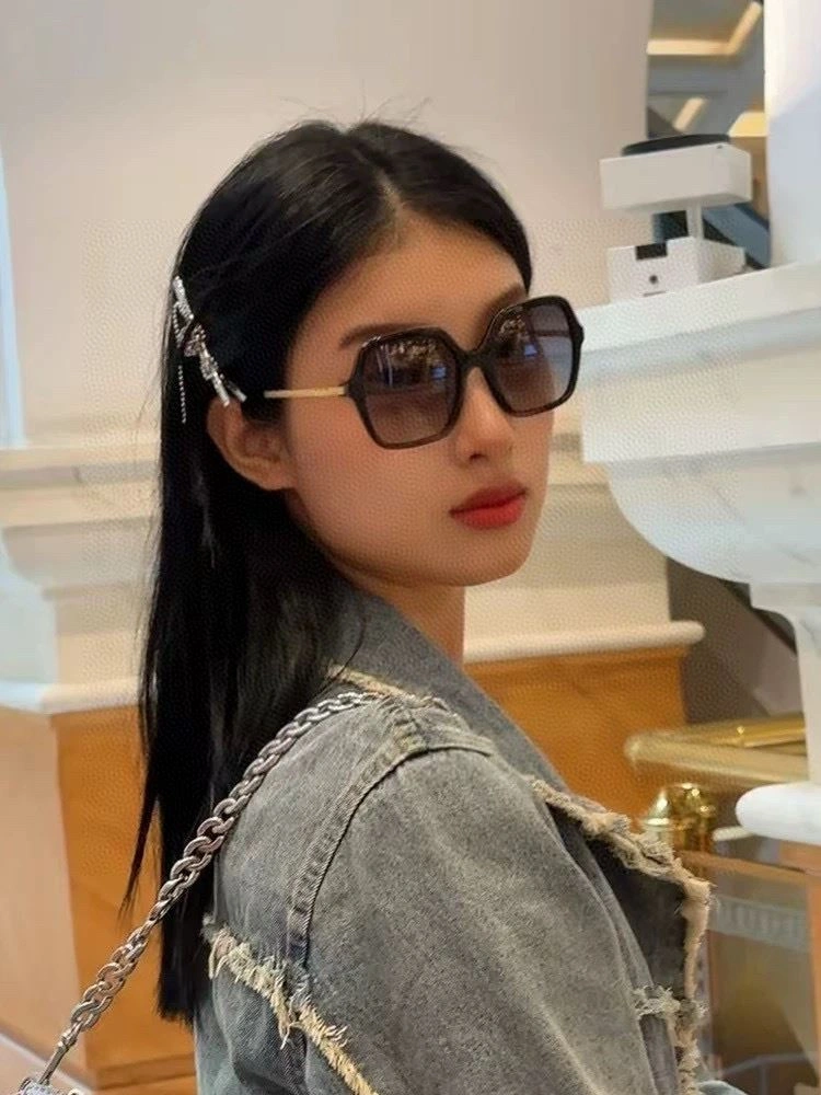 Effortless Gucci Sunglasses 279746