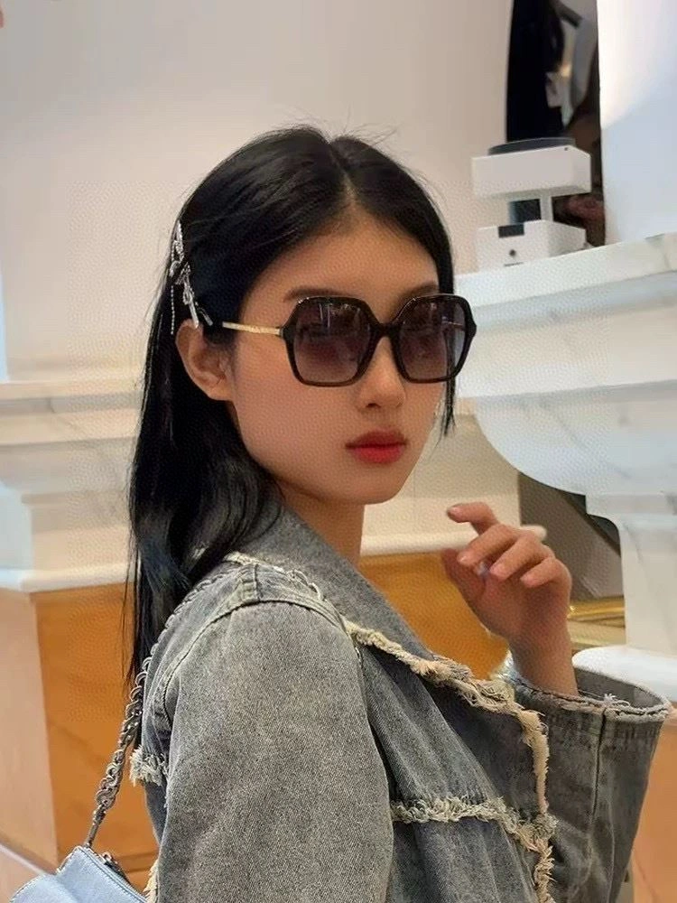 Effortless Gucci Sunglasses 279746