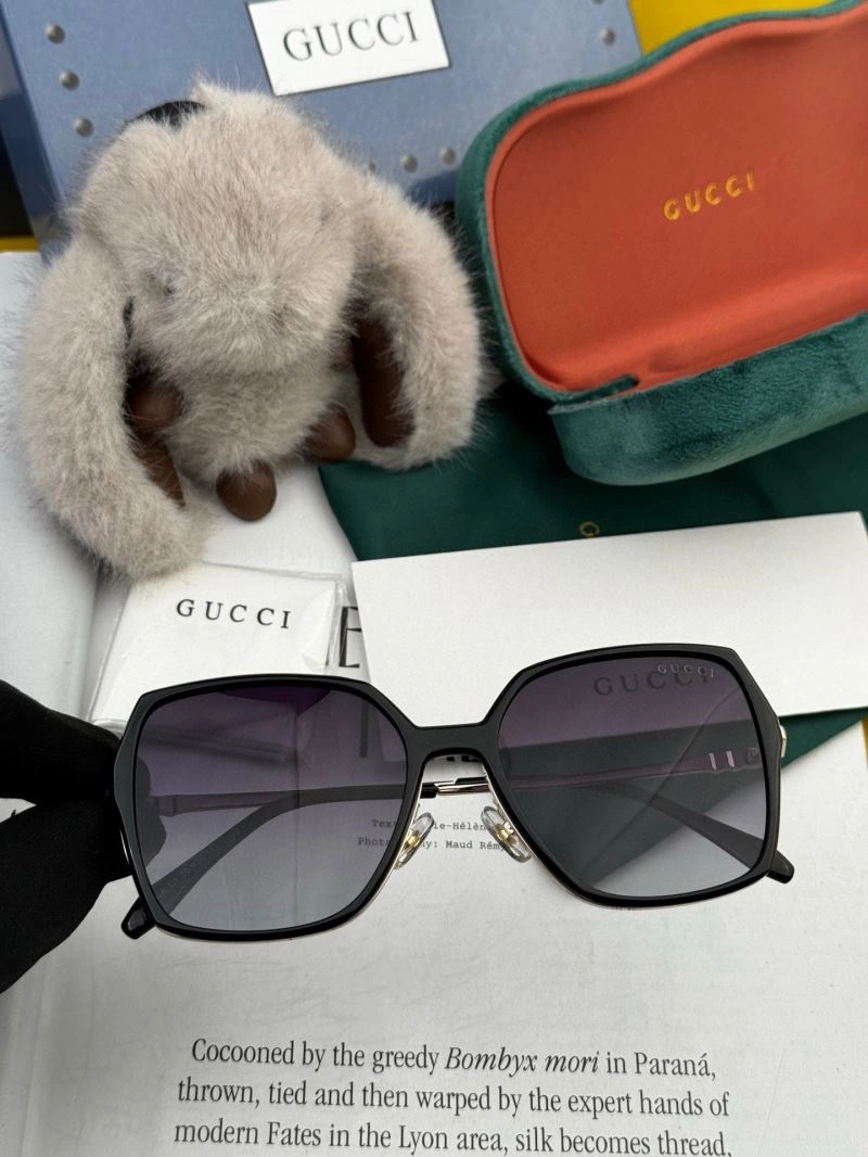 Effortless Gucci Sunglasses 279746