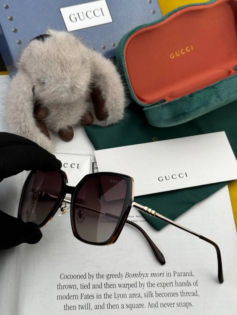 Effortless Gucci Sunglasses 279746