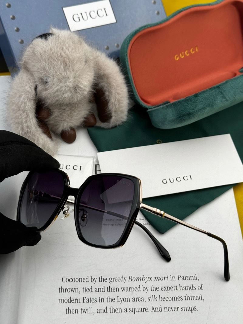 Effortless Gucci Sunglasses 279746
