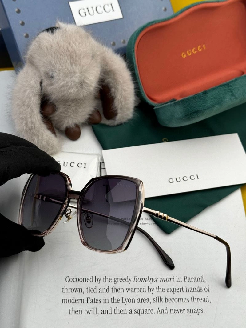 Effortless Gucci Sunglasses 279746