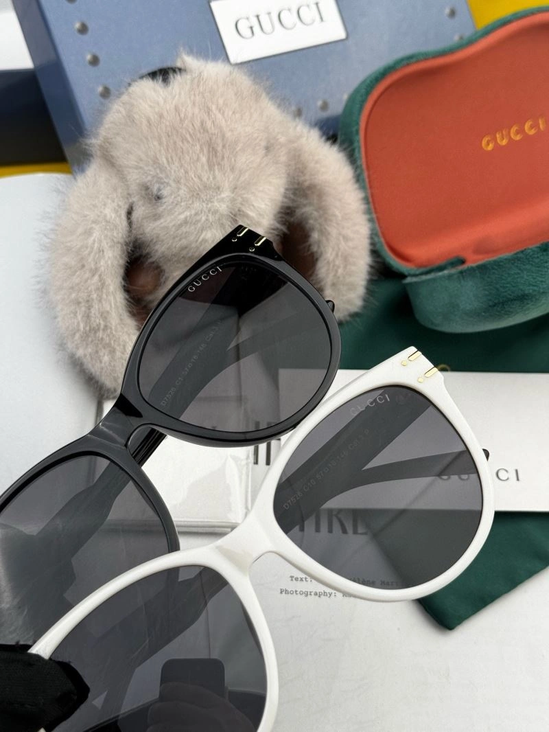 Gucci Sunglasses SmoothTexture 279745