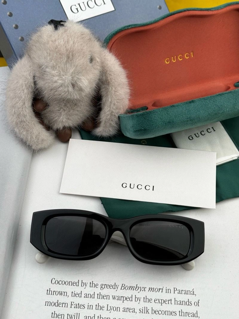 Gucci Sunglasses Lightweight 279744