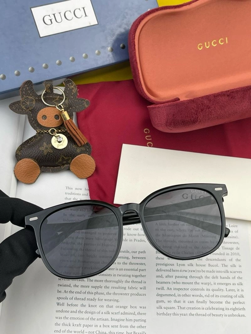Bold Gucci Sunglasses 279742