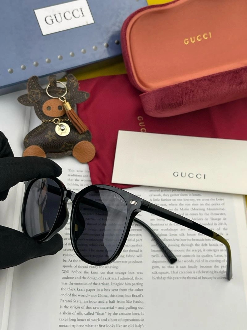 Bold Gucci Sunglasses 279742