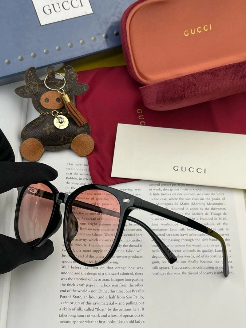 Bold Gucci Sunglasses 279742