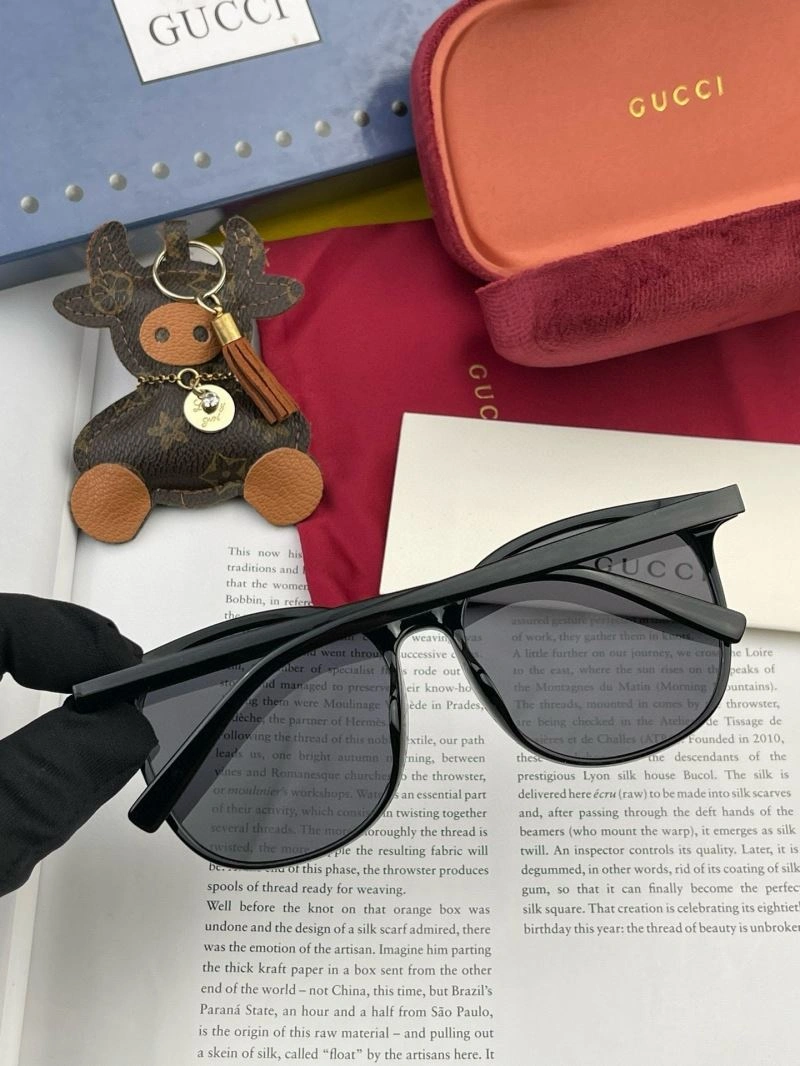 Bold Gucci Sunglasses 279742