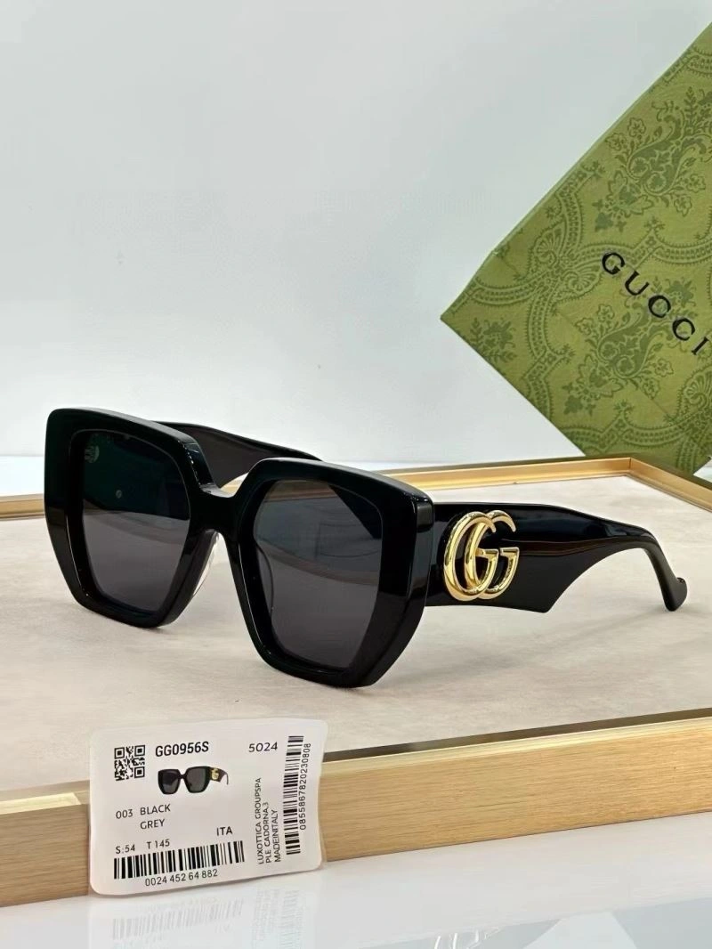 Gucci Sunglasses Sporty 280153