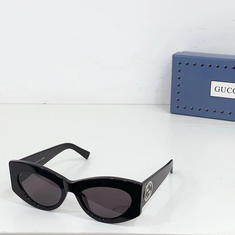 Sporty Gucci Sunglasses 280091