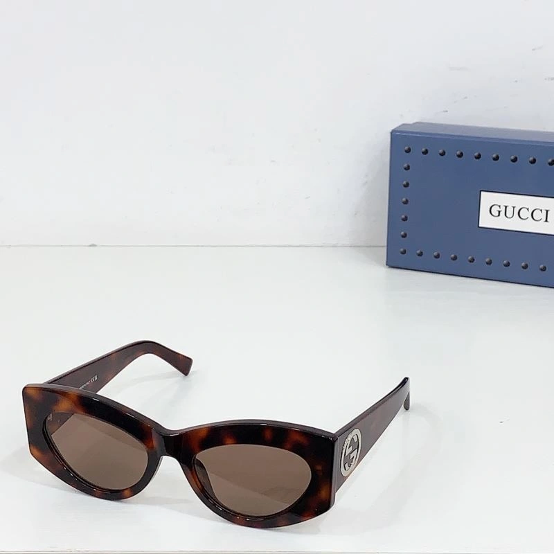 Sporty Gucci Sunglasses 280091