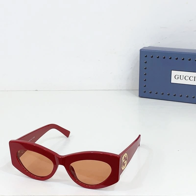 Sporty Gucci Sunglasses 280091