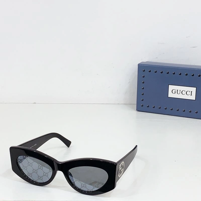 Sporty Gucci Sunglasses 280091