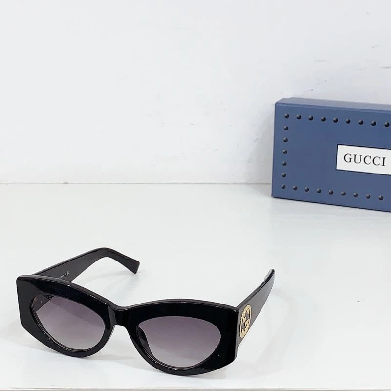 Sporty Gucci Sunglasses 280091