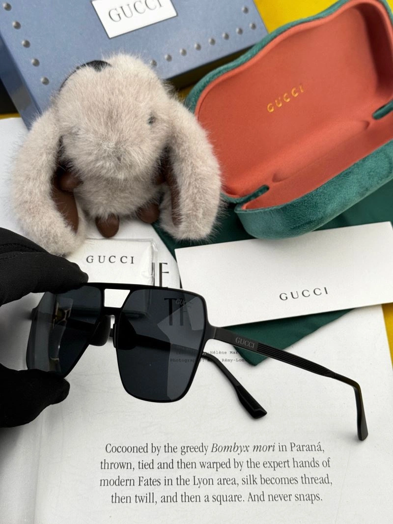 Gucci Sunglasses Vibrant 280111